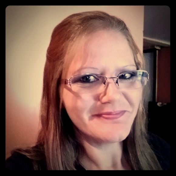 Meet your Posher, Christina - Picture 1 of 2